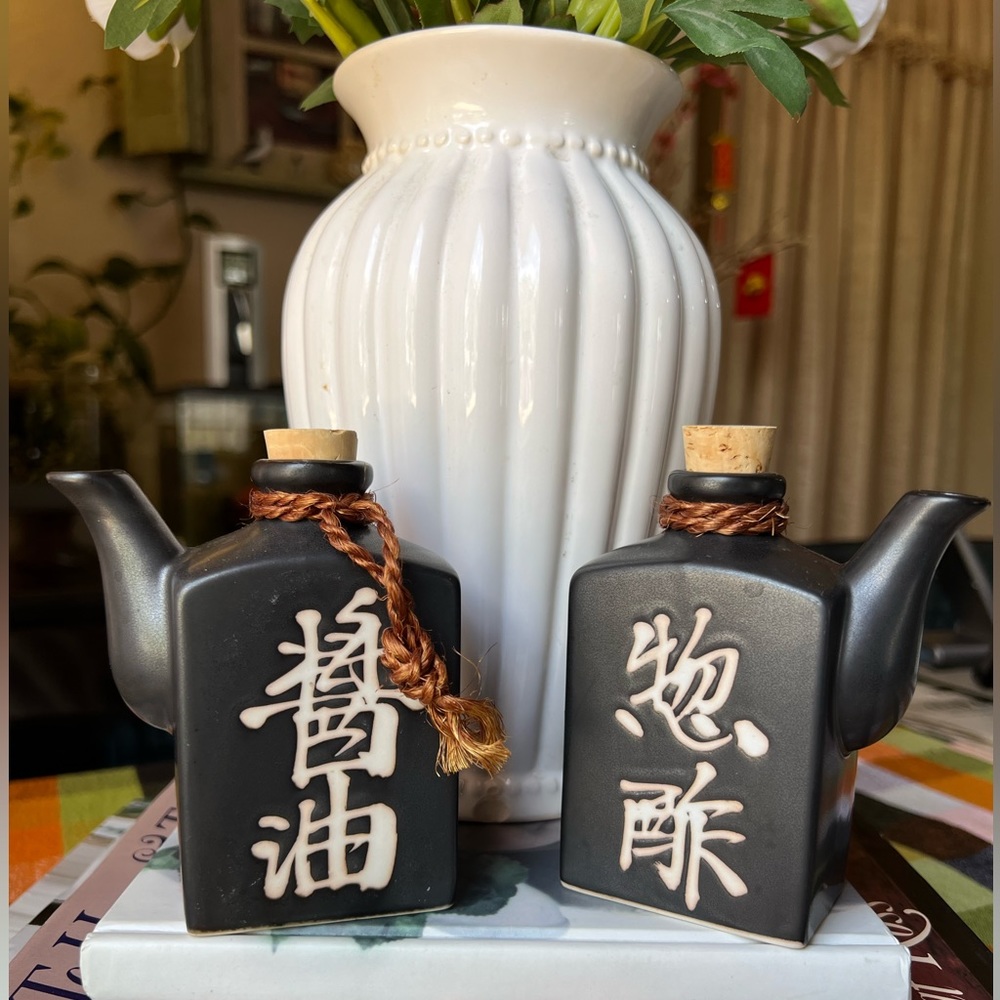 Black Matte Sauce Dispenser, Set of 2.